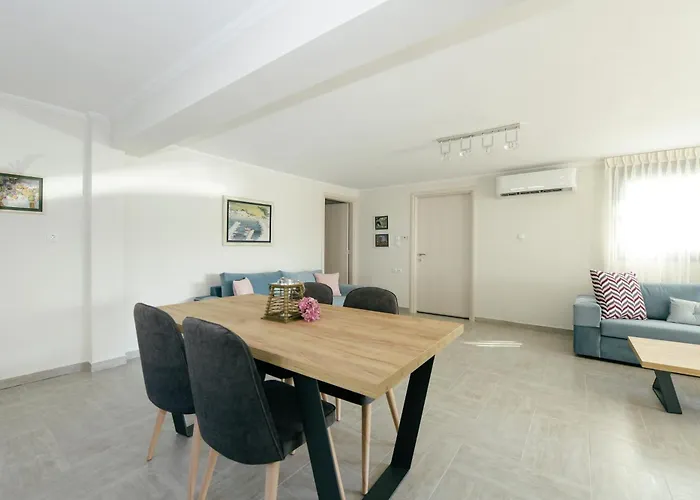 W1 Rooms